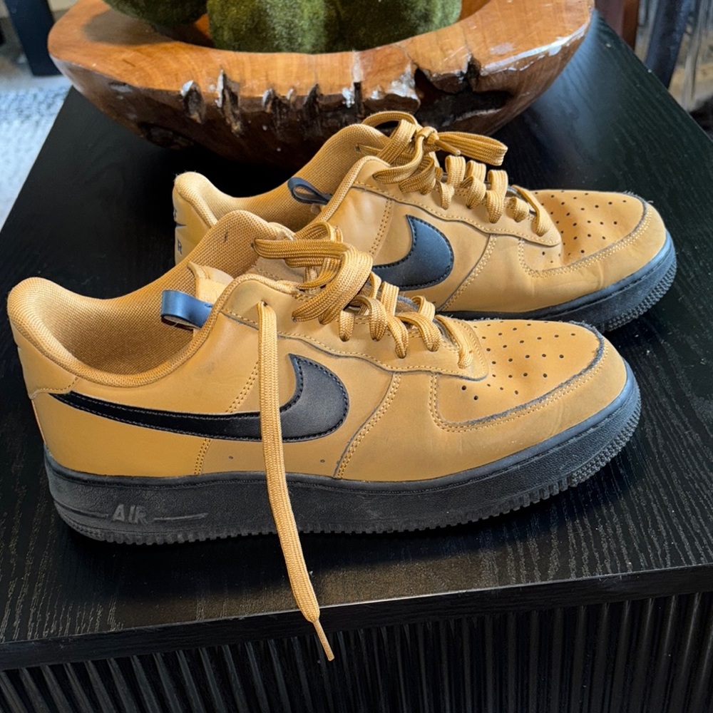 Nike Mustard and Black Low-Tops